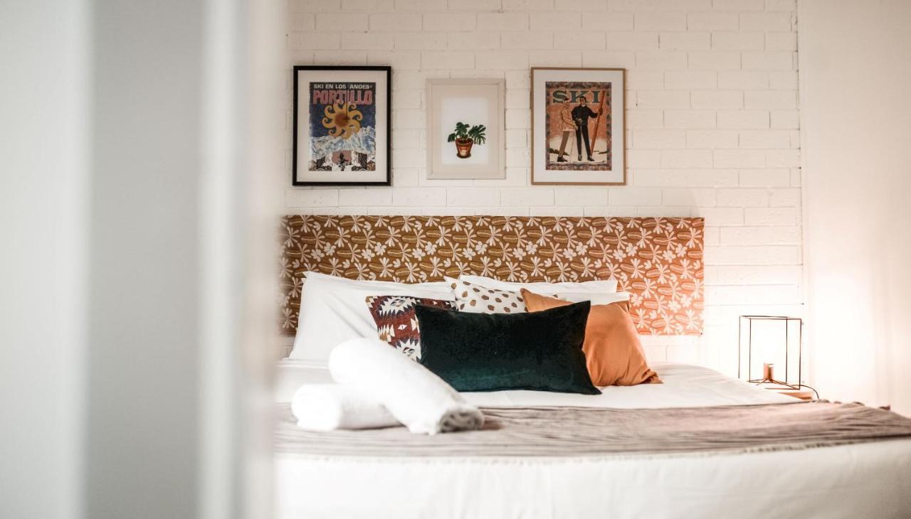 East Lake Travellers Lodge Джиндабайн Екстериор снимка