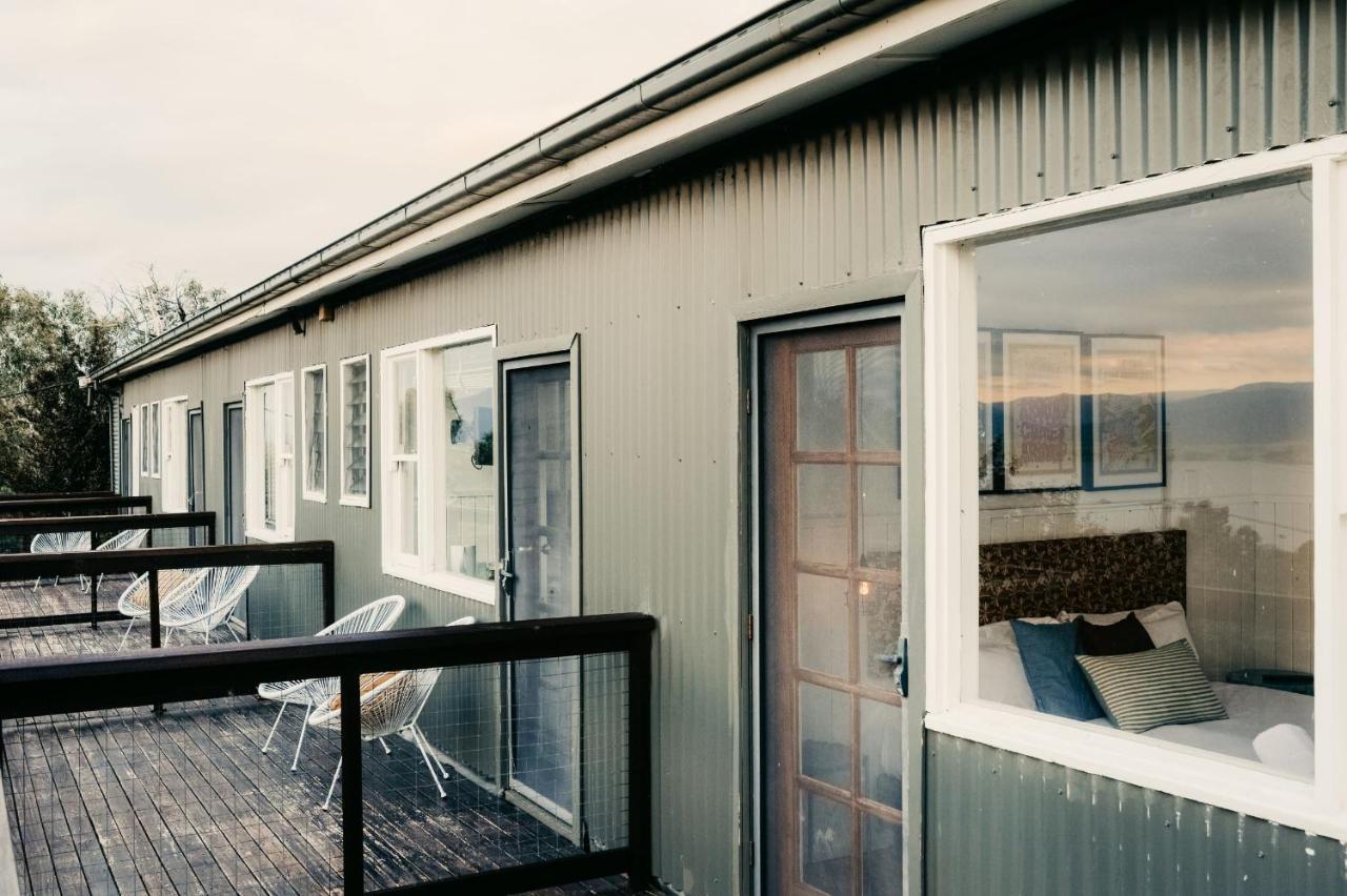 East Lake Travellers Lodge Джиндабайн Екстериор снимка